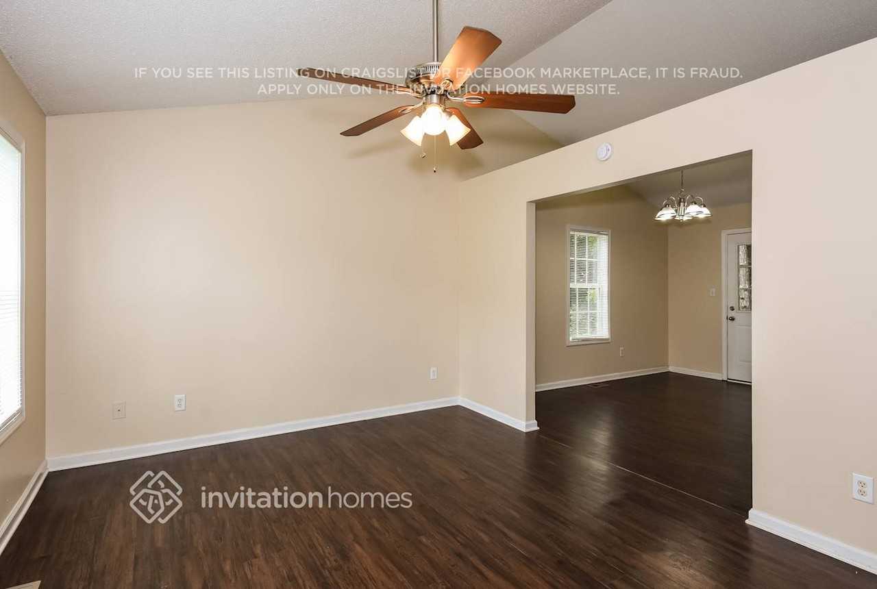 240 Brookside Dr - Photo 5 of 19