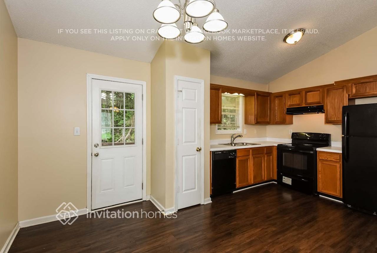 240 Brookside Dr - Photo 7 of 19