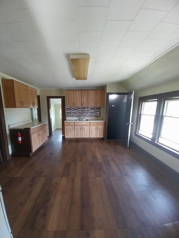 3484 W 50th St - Photo 3 of 10