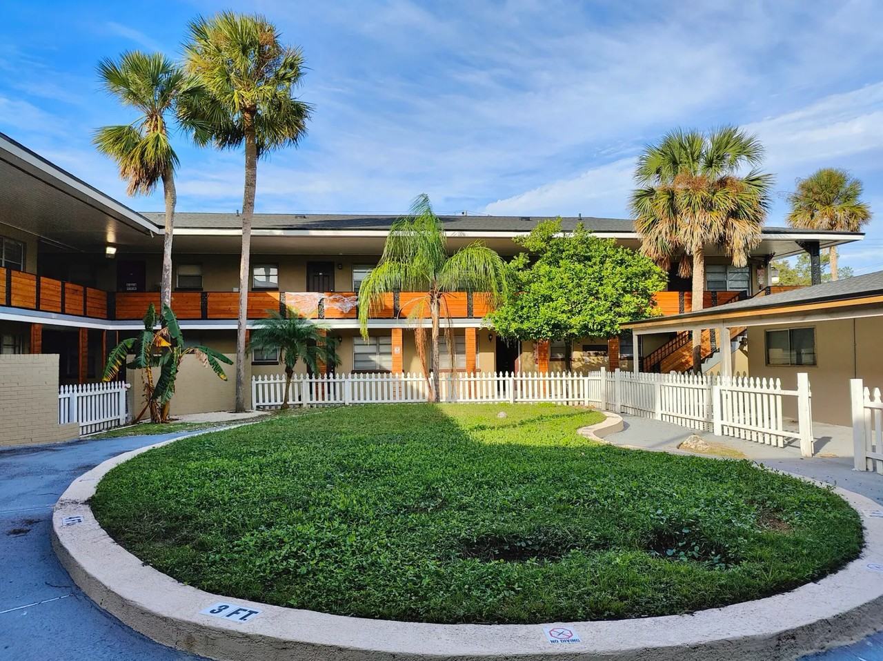 **"Live Among the Palms: Your Arlington Oasis Awaits!"** - Photo 2 of 4