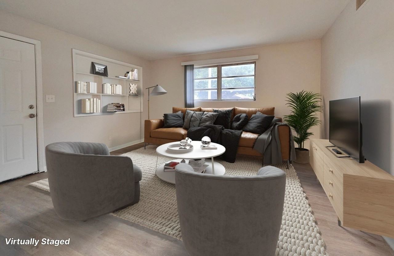 **"Live Among the Palms: Your Arlington Oasis Awaits!"** - Photo 3 of 4