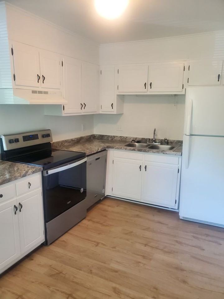201 Avenue B - Photo 6 of 8