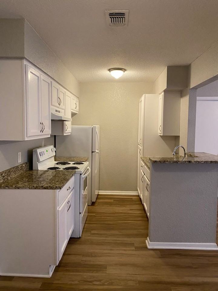 GRANT APARTMENTS - Photo 3 of 15