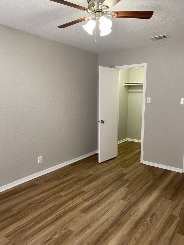 GRANT APARTMENTS - Photo 5 of 15