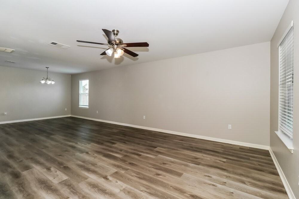 388 Musgrav - Photo 4 of 17