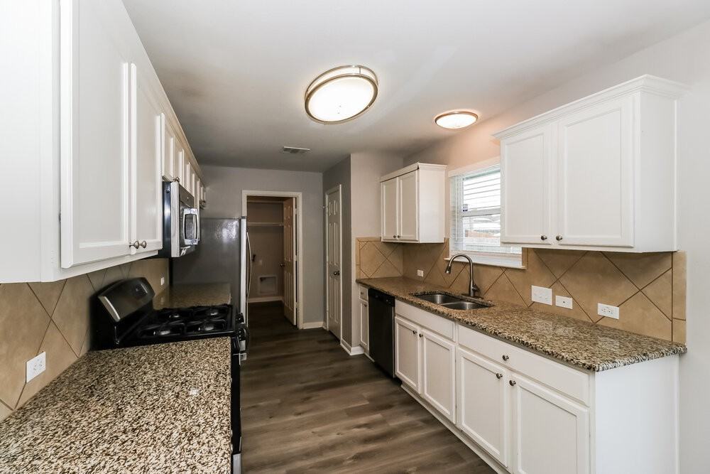 388 Musgrav - Photo 7 of 17