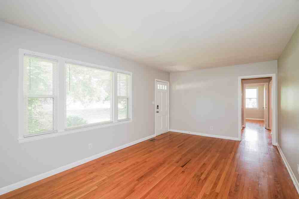 112 Bush Ave - Photo 3 of 16