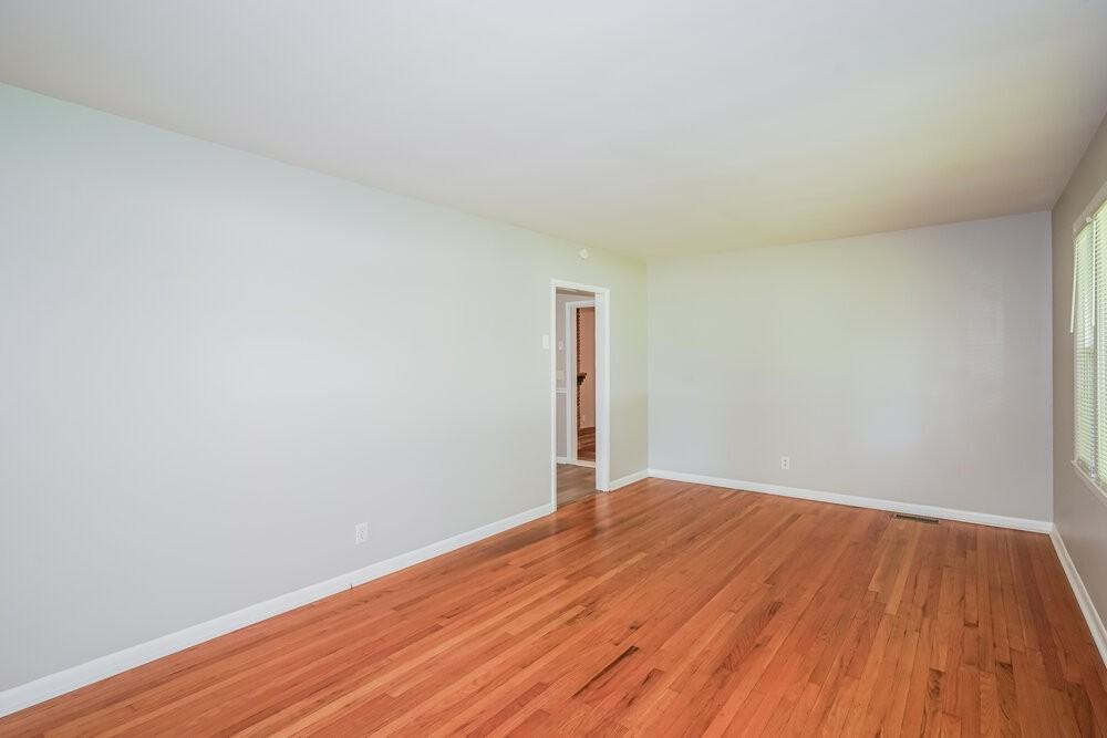 112 Bush Ave - Photo 4 of 16
