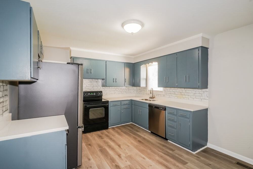 112 Bush Ave - Photo 5 of 16