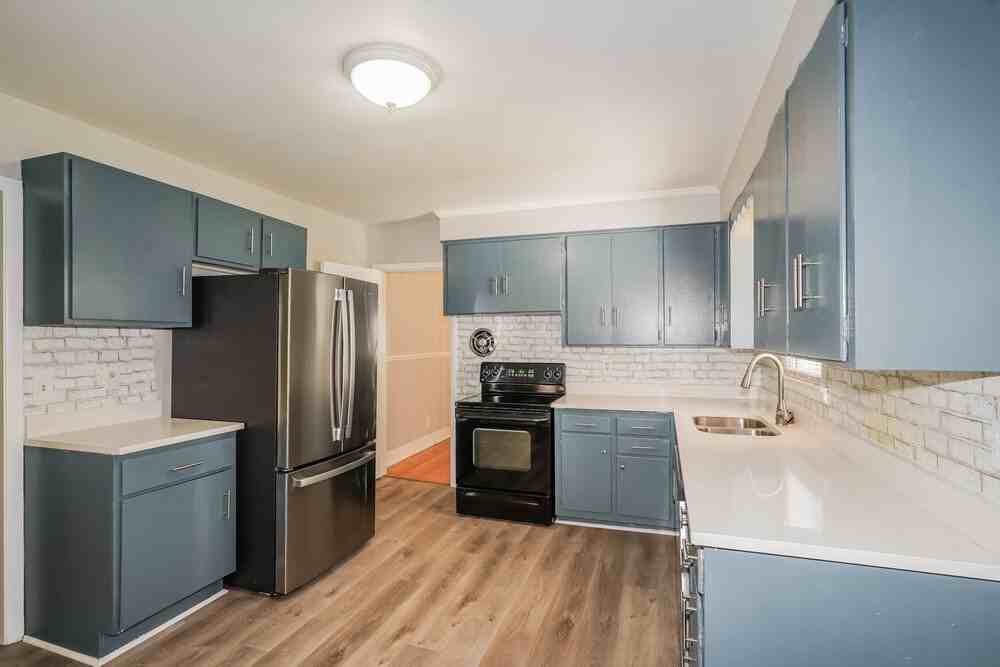 112 Bush Ave - Photo 6 of 16