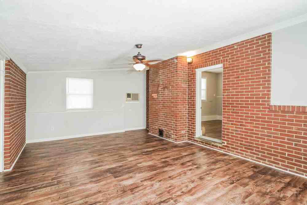 112 Bush Ave - Photo 7 of 16