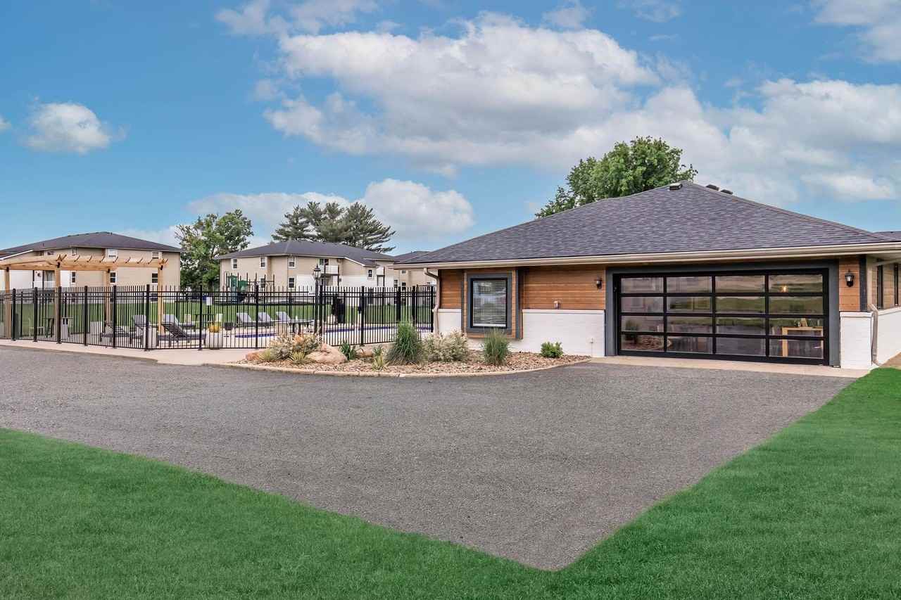 Bexley Urbandale - Photo 5 of 50