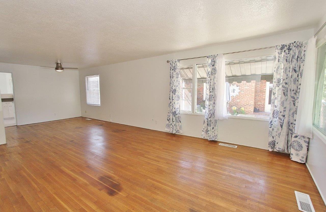 1210 N 20th St - Photo 4 of 23