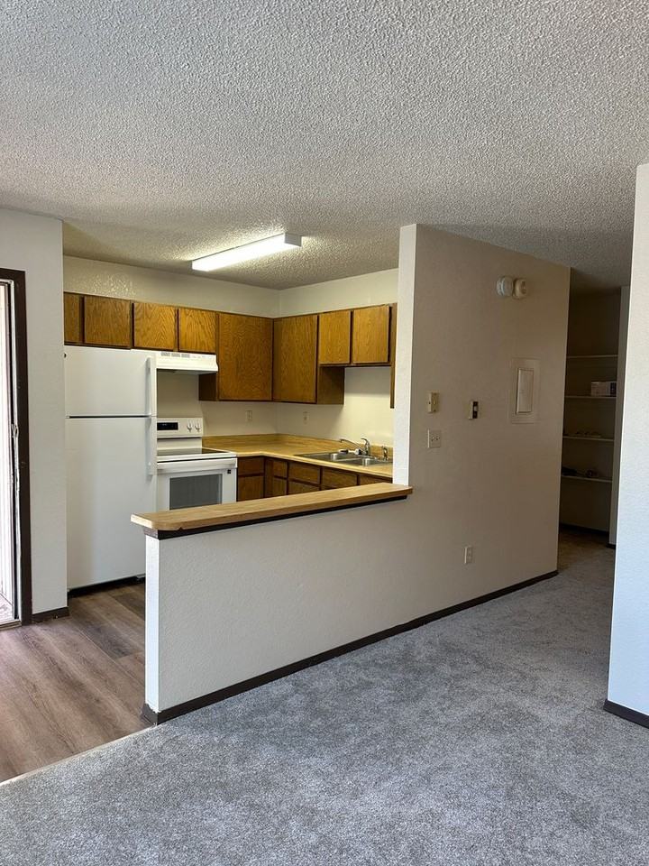 222 W 5th St - Photo 3 of 10