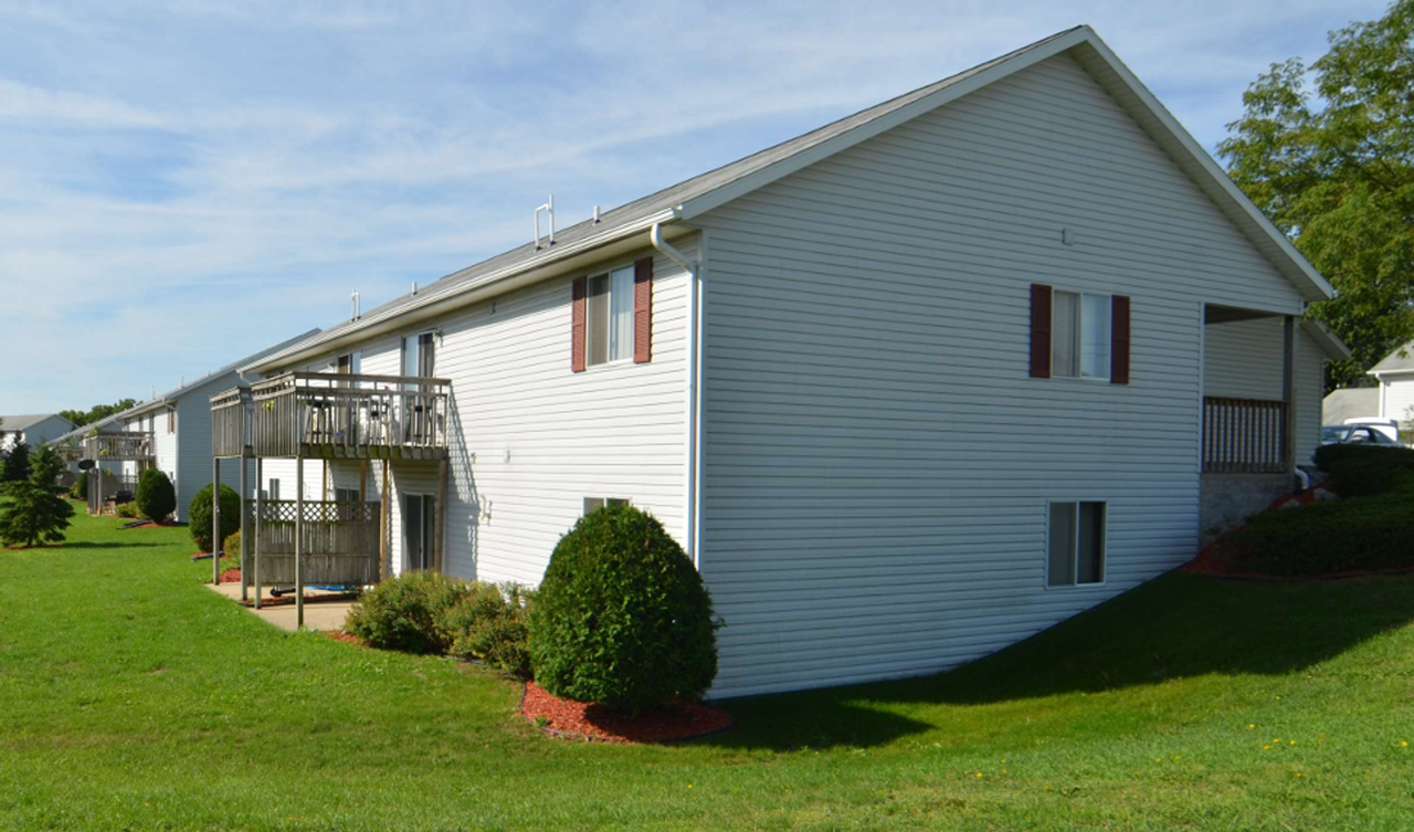 Sunnyfield Court Apartments - Photo 2 of 10