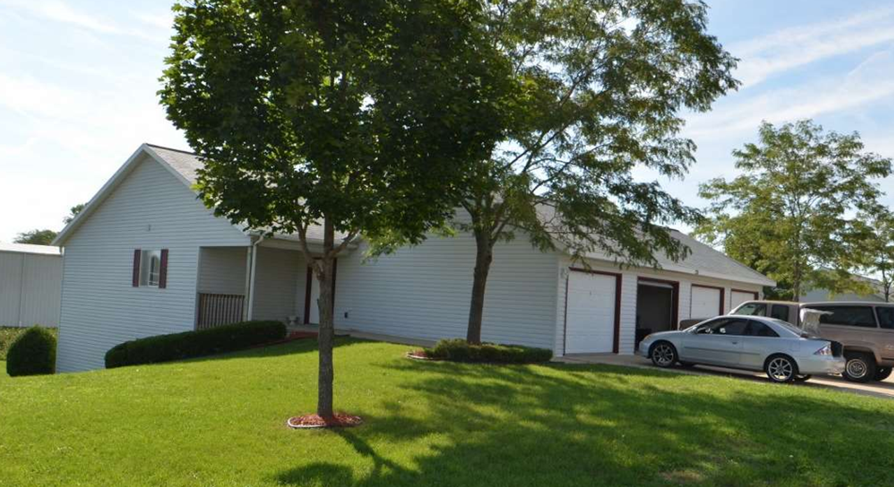 Sunnyfield Court Apartments - Photo 3 of 10