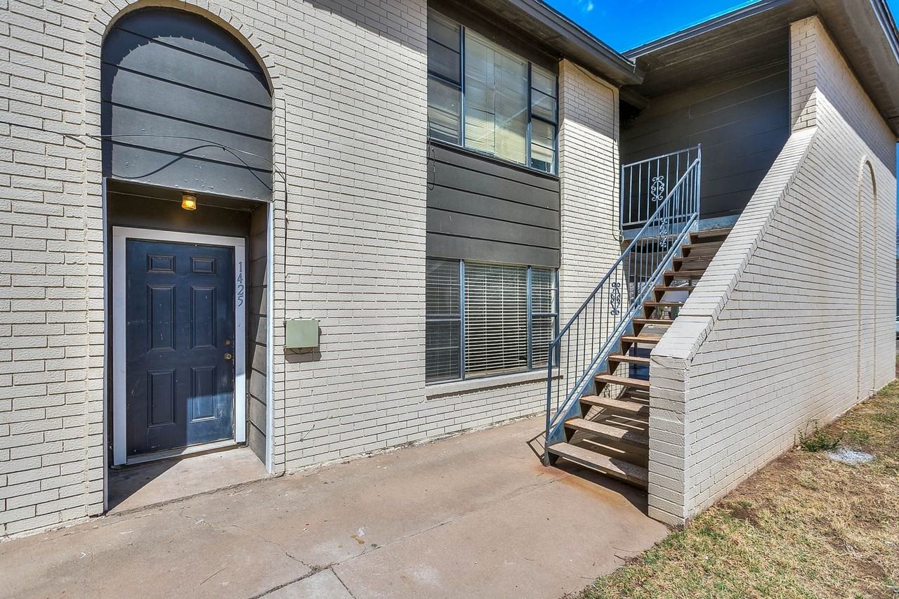 1427 Austin St - Photo 2 of 22