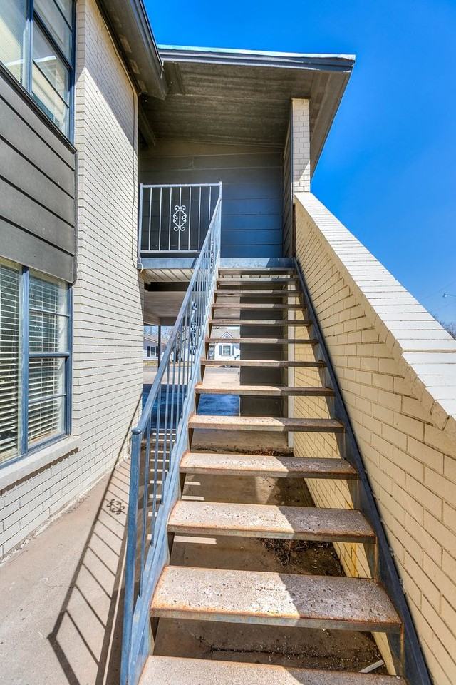 1427 Austin St - Photo 3 of 22