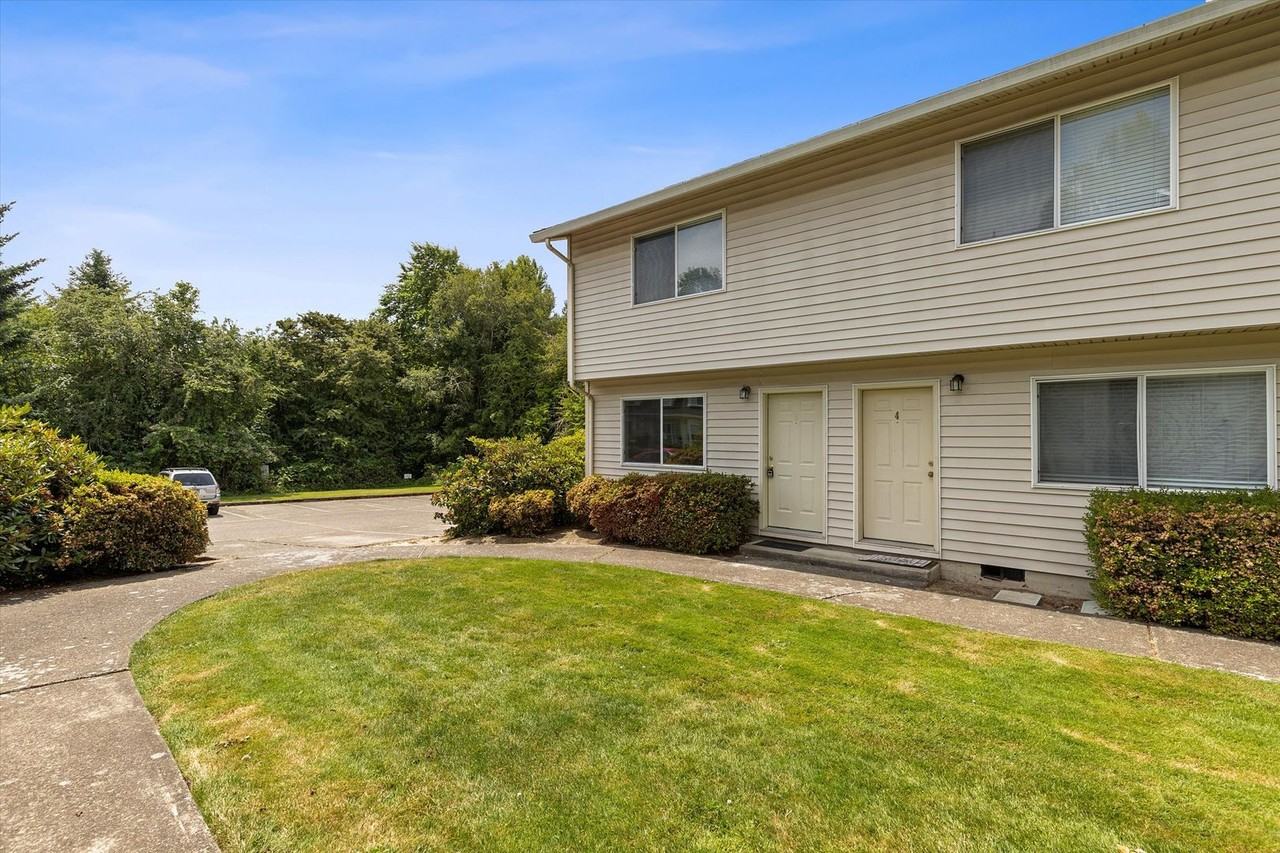 4748 Sw Vermont St - Photo 3 of 24