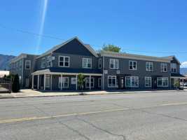 featured image of 406 E 1st St