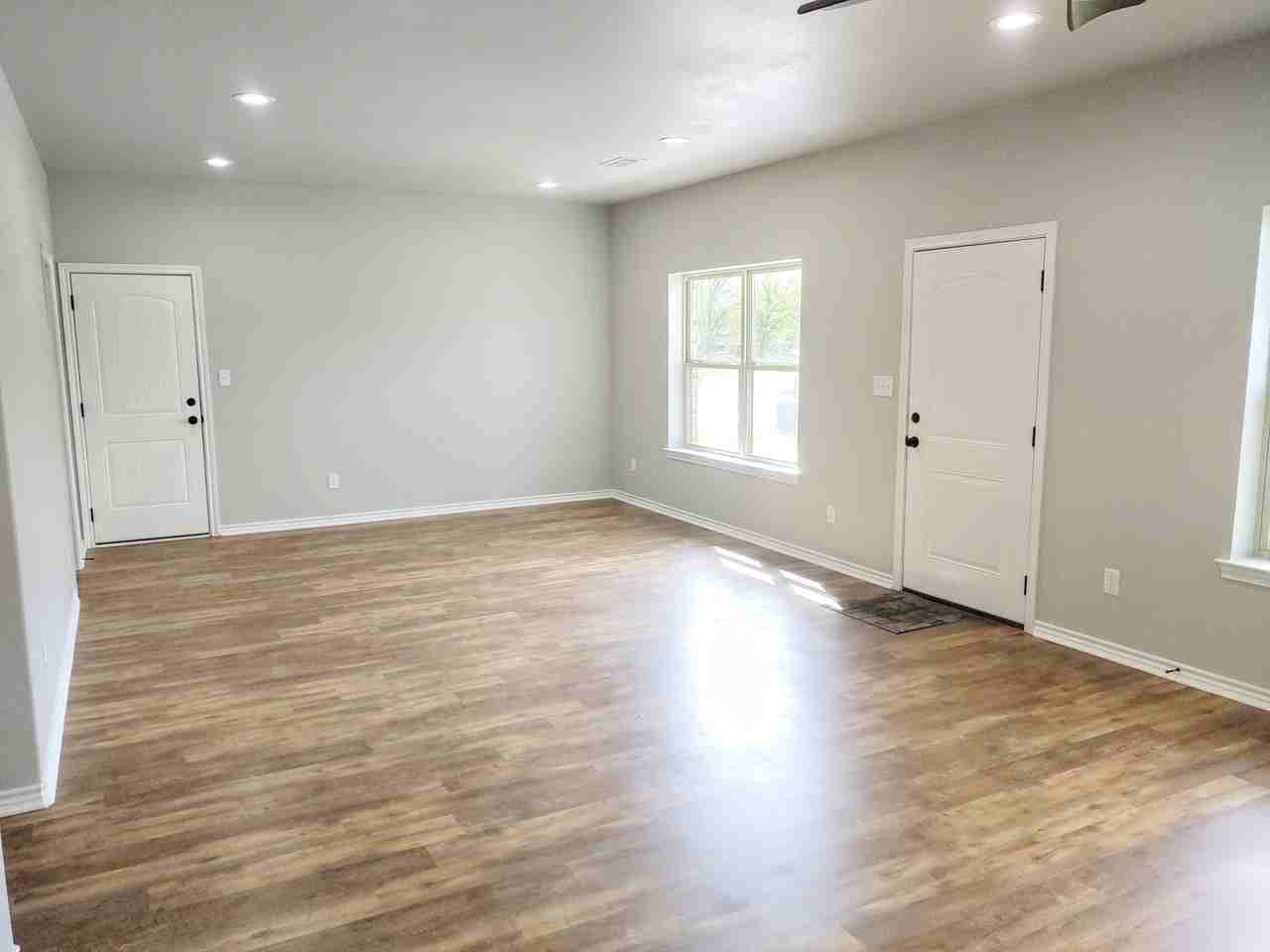 105 Kirkland St - Photo 5 of 29