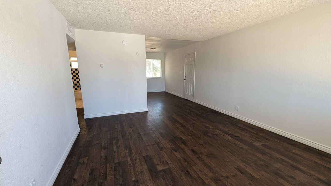 917 Keegan Ave - Photo 2 of 11