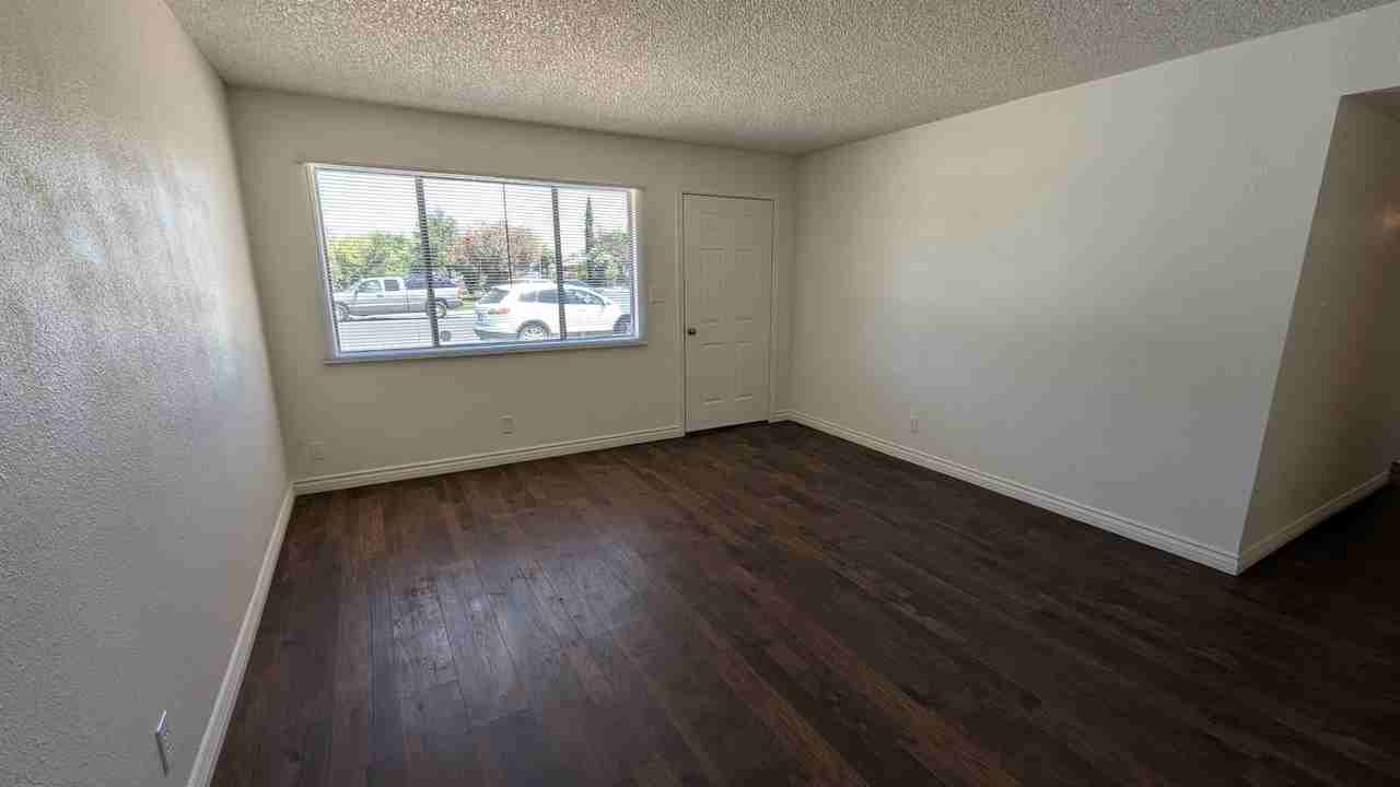 917 Keegan Ave - Photo 3 of 11