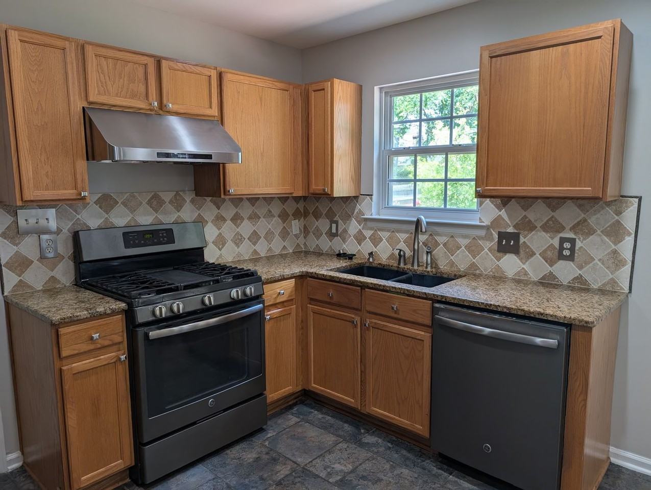 9935 Redbud Tree Ct - Photo 4 of 27