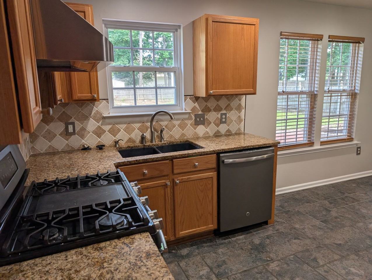 9935 Redbud Tree Ct - Photo 6 of 27