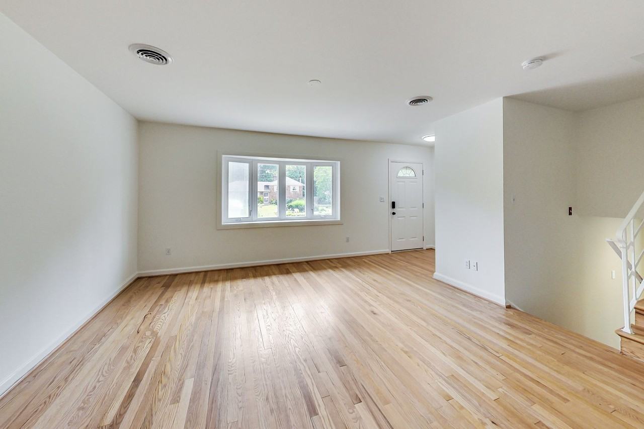 906 Snider Ln - Photo 3 of 50