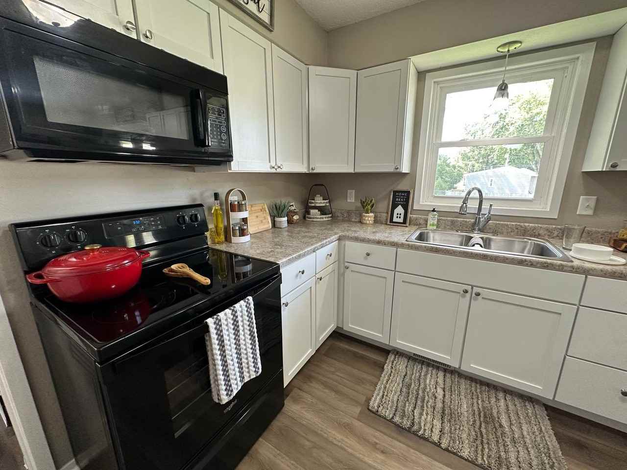 1321 Shultz St - Photo 3 of 27