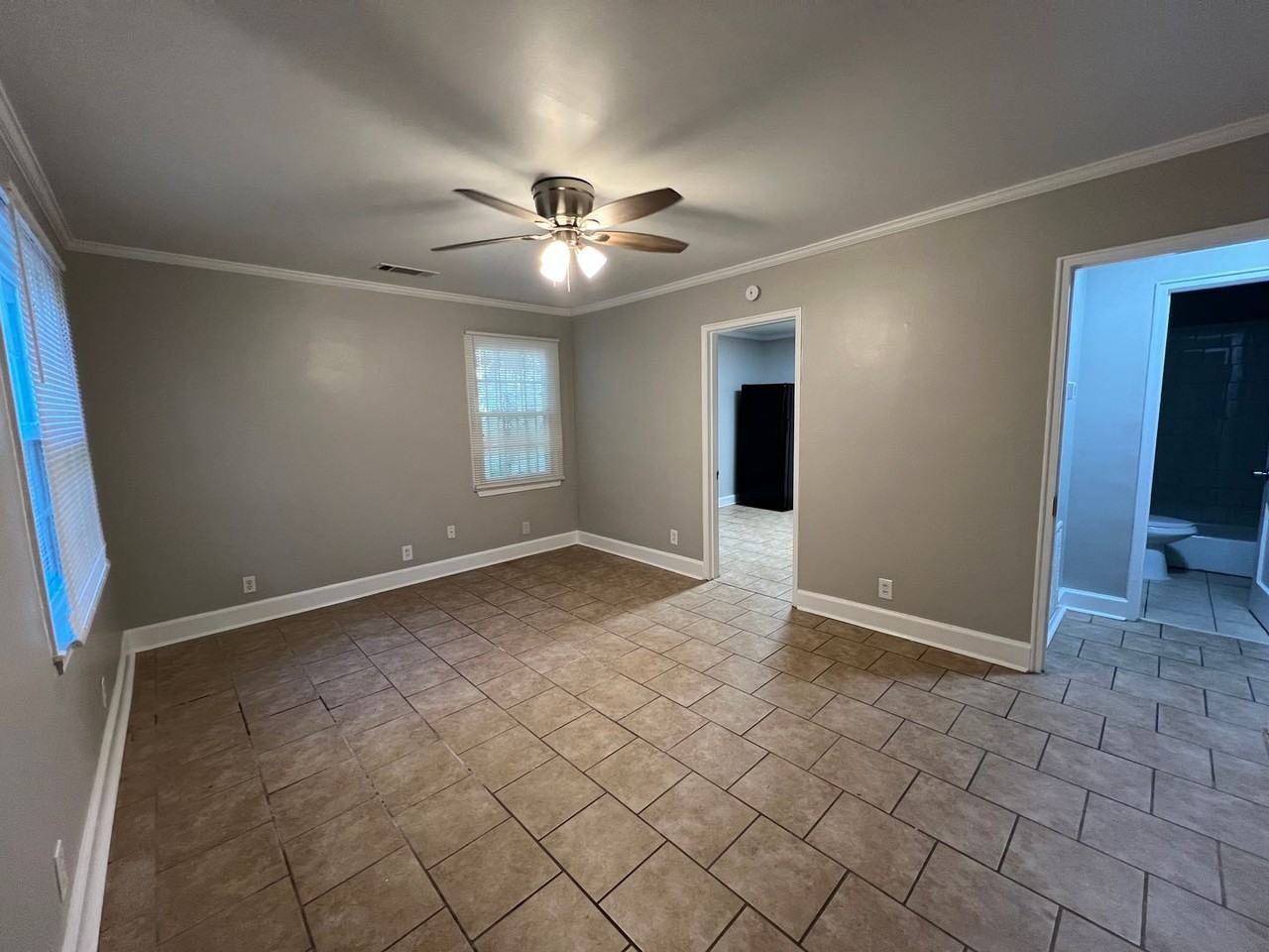 2521 Chestnut St - Photo 3 of 13