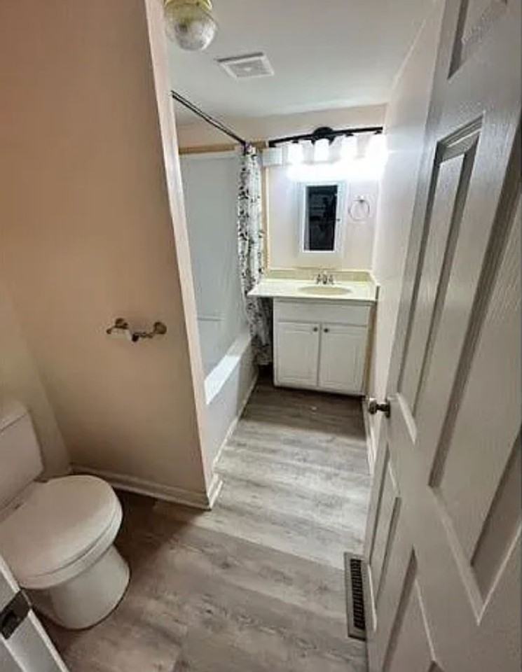 621 Wilson St - Photo 2 of 7