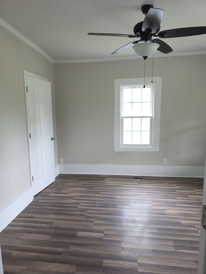 621 Wilson St - Photo 6 of 7