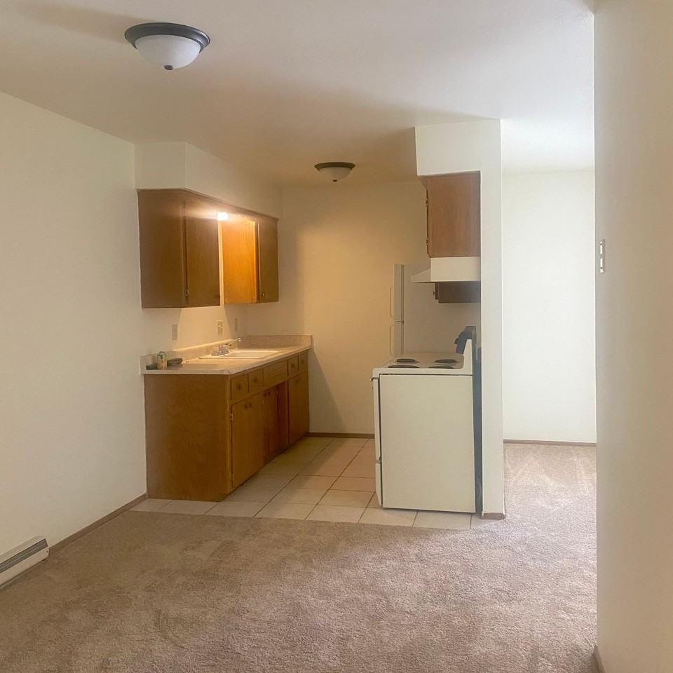 Hartland Apartments - Photo 3 of 9