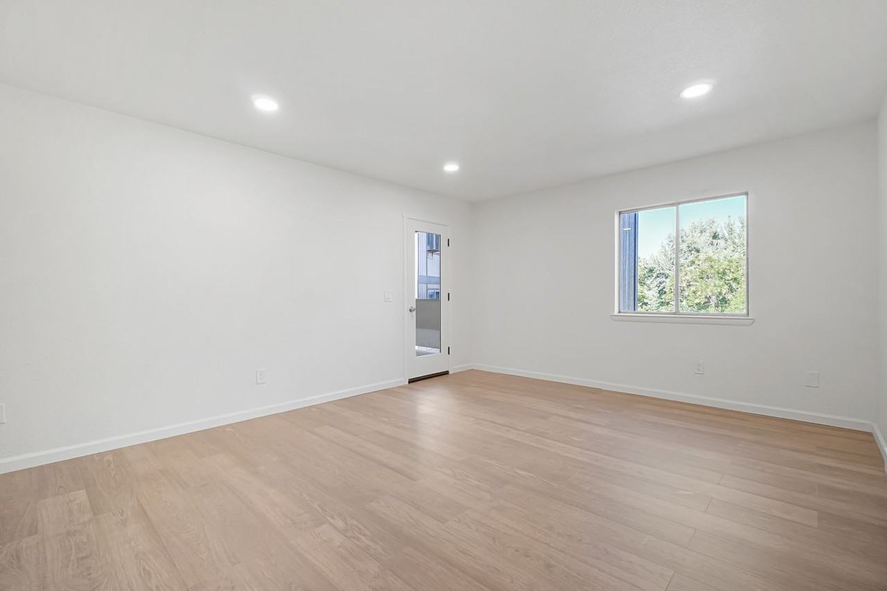 2085 Highview Ct - Photo 3 of 21