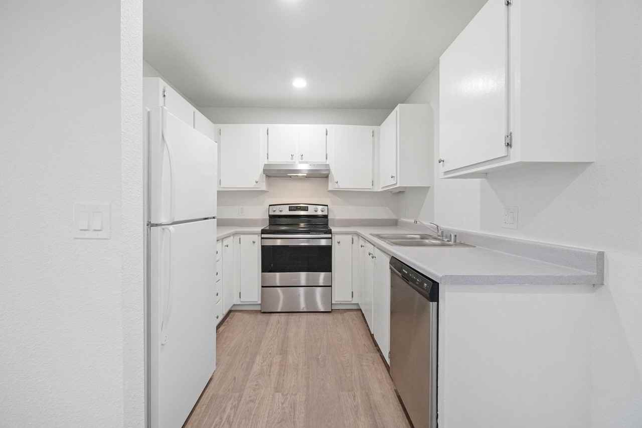 2085 Highview Ct - Photo 6 of 21