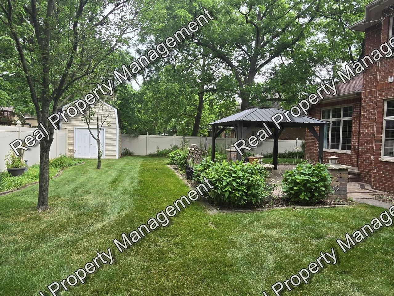 8340 Beech Ave - Photo 2 of 29