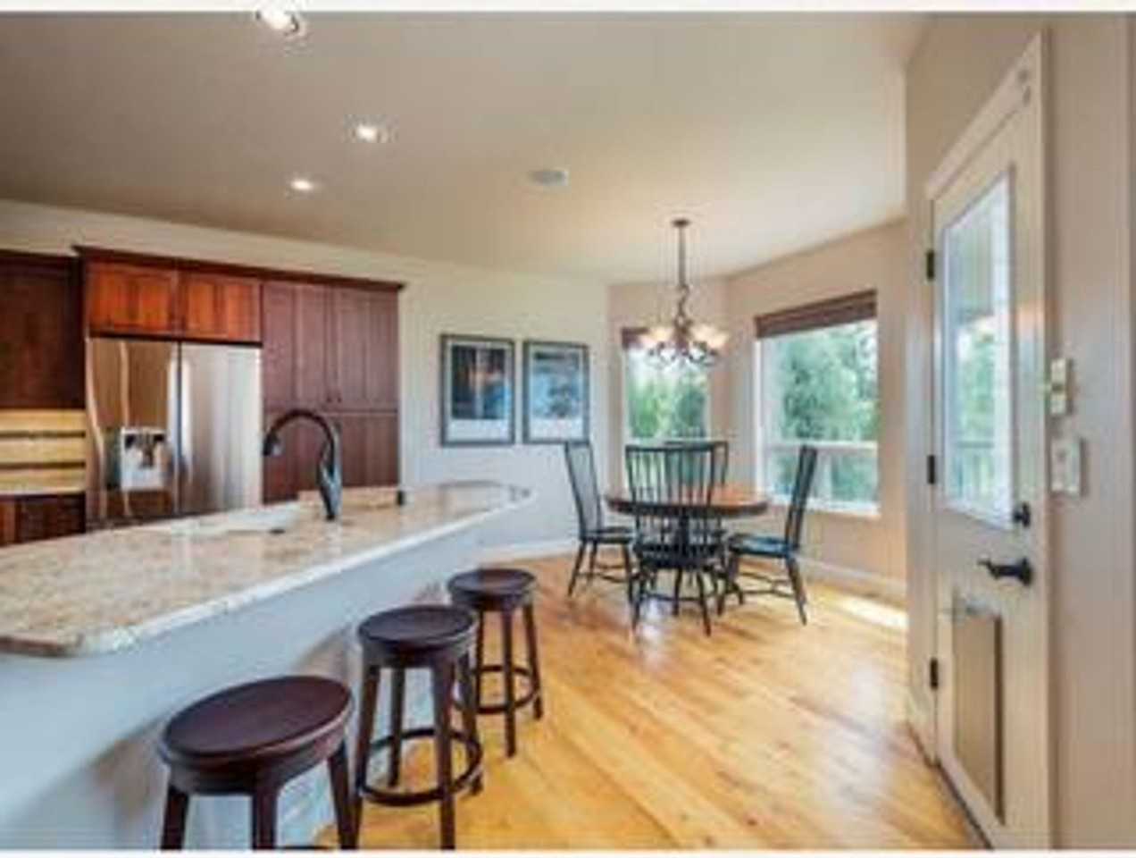 8701 Fescue Ct - Photo 3 of 12