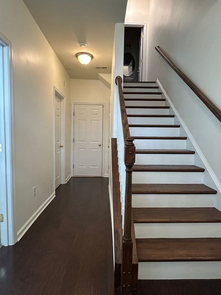 1379 Parish Ave - Photo 3 of 33