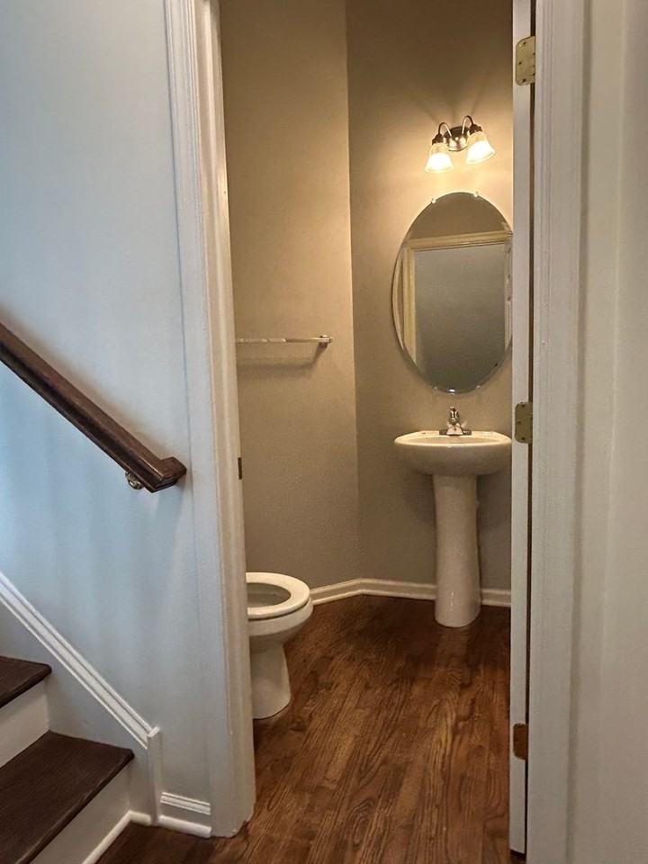 1379 Parish Ave - Photo 6 of 33