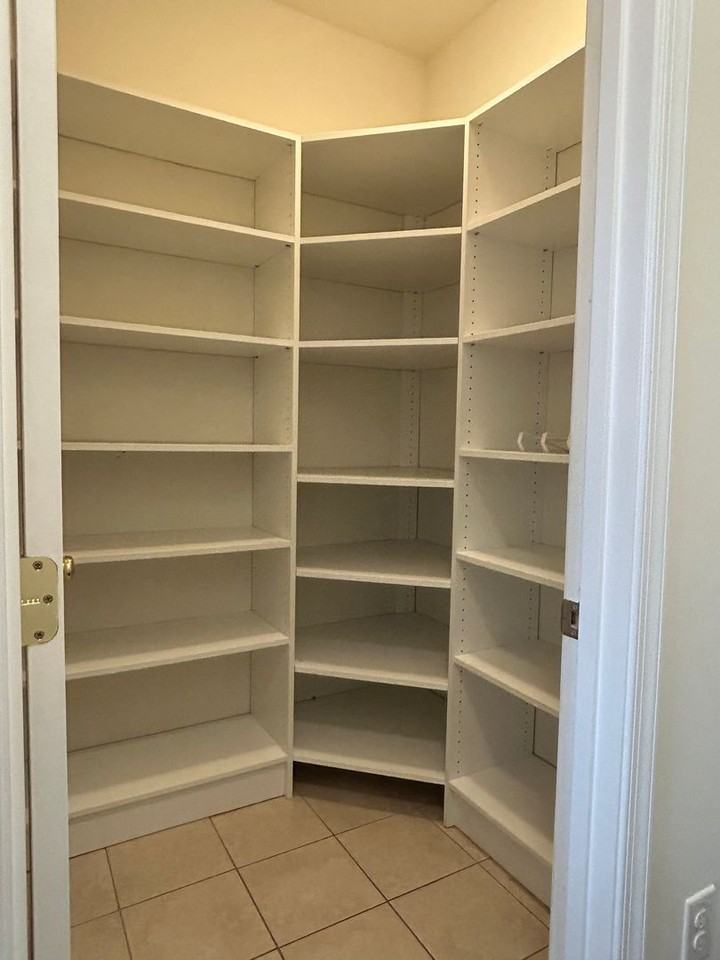 1379 Parish Ave - Photo 5 of 33
