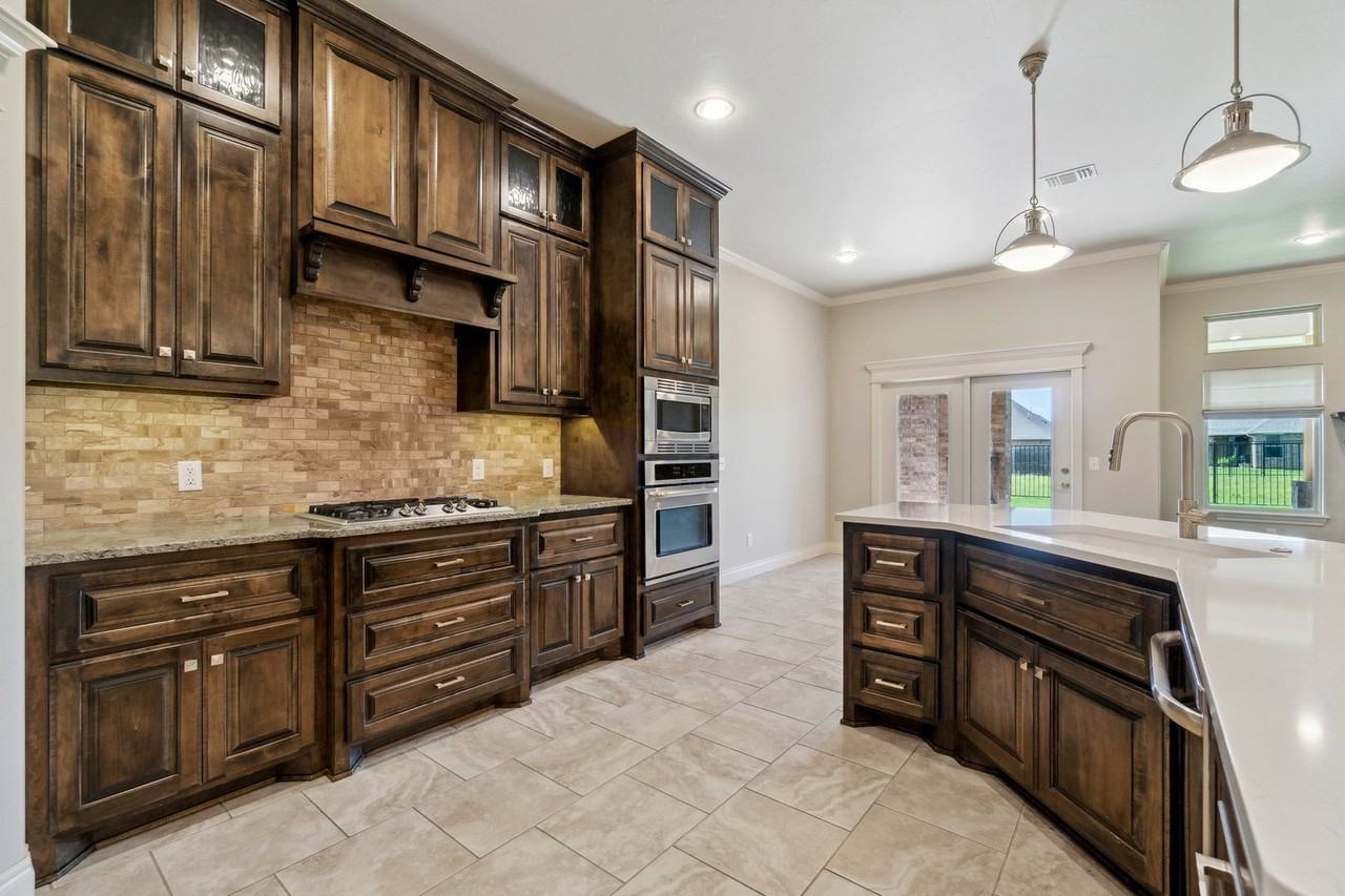 18609 Groveton Blvd - Photo 7 of 20