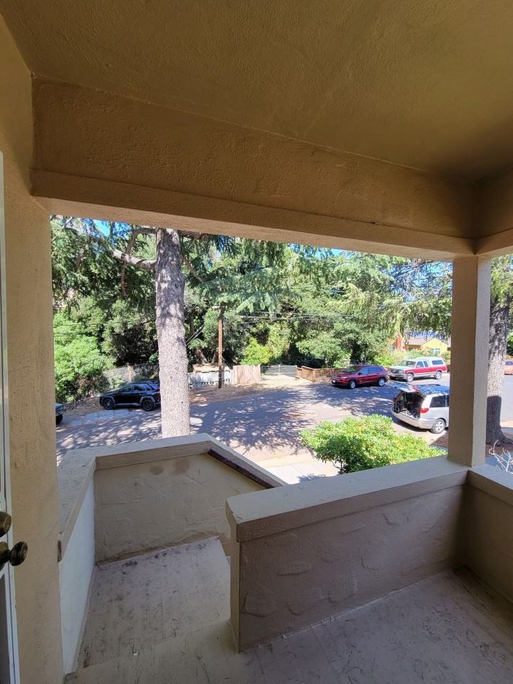 439 Harris Ave - Photo 2 of 28