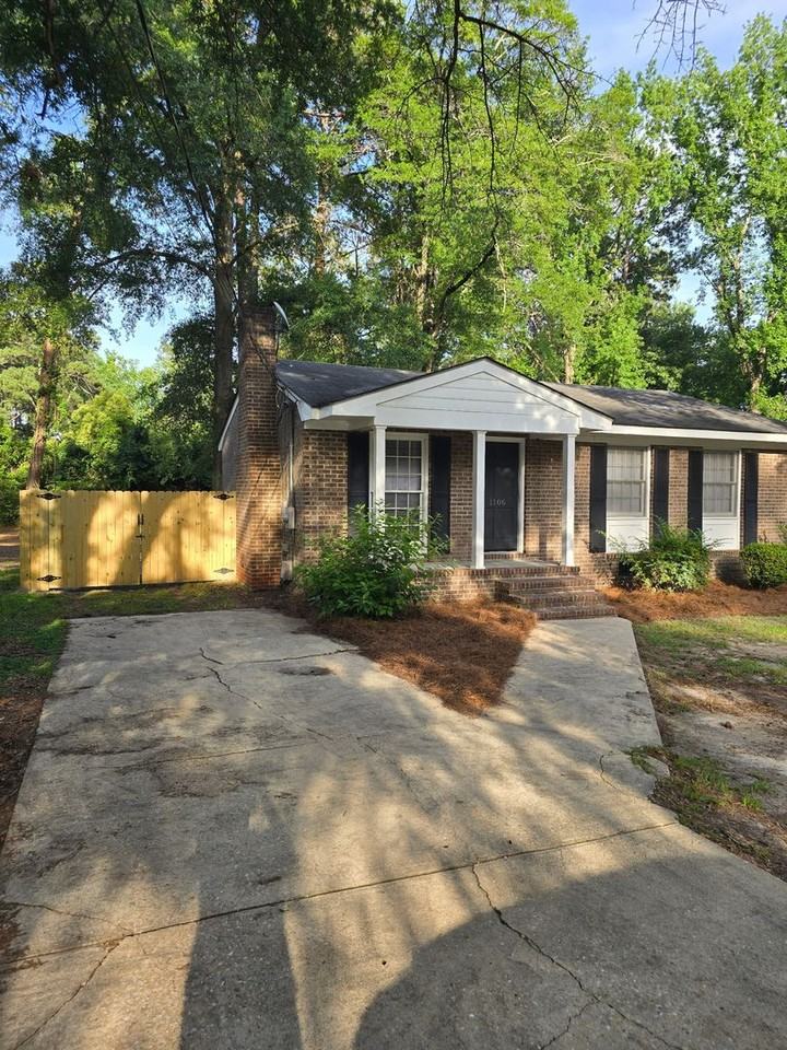 1106 Sherwood Dr - Photo 2 of 22
