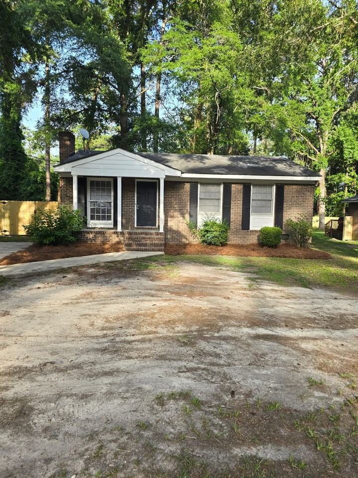 1106 Sherwood Dr - Photo 3 of 22