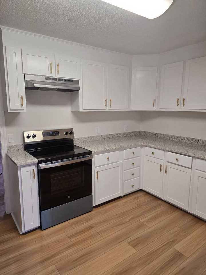 1106 Sherwood Dr - Photo 5 of 22