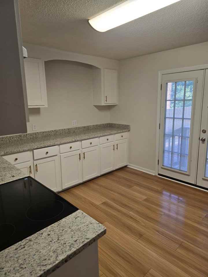 1106 Sherwood Dr - Photo 6 of 22