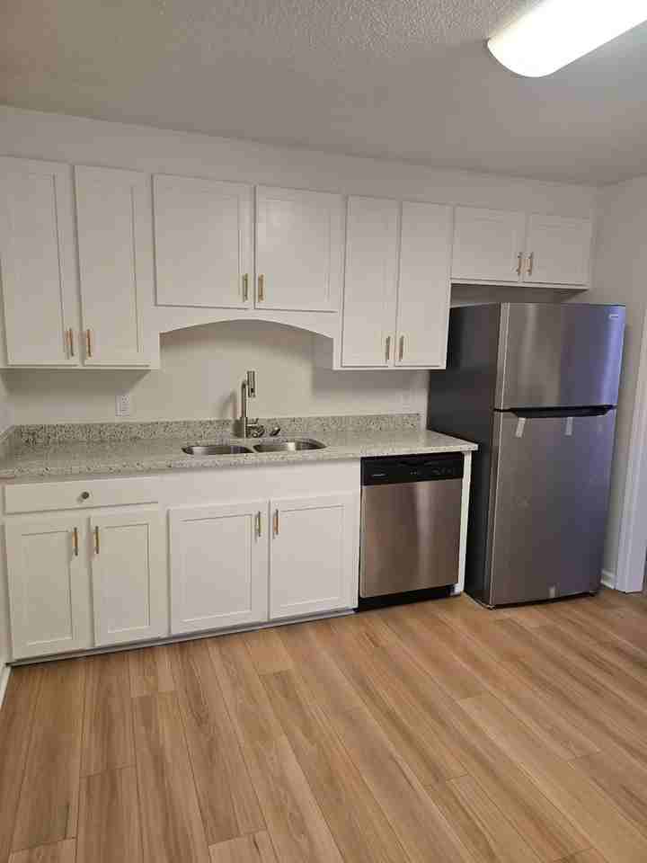 1106 Sherwood Dr - Photo 7 of 22