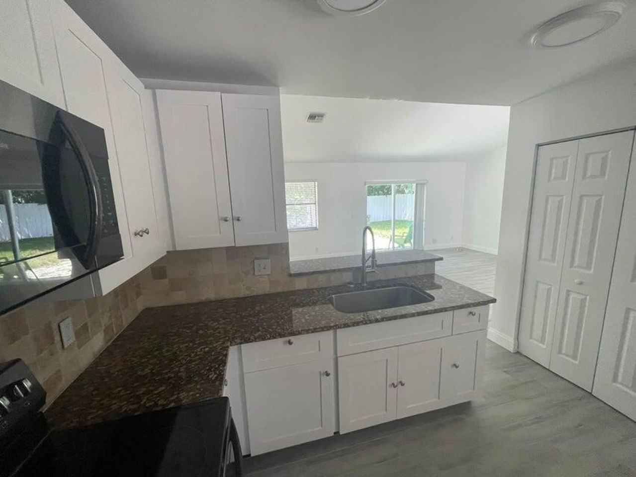 310 Elaine Cir W - Photo 2 of 10